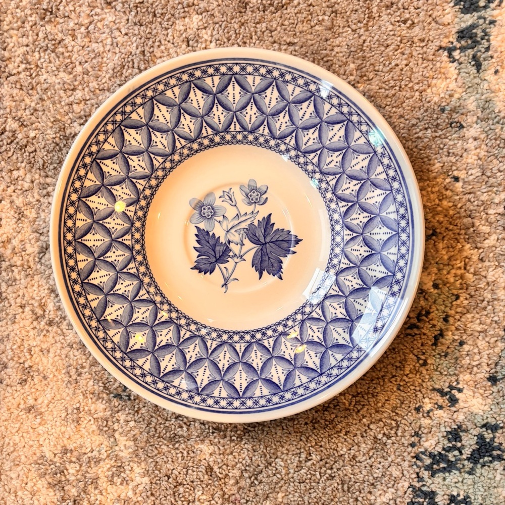 The Spode Blue Room Collection Geranium large saucer 9” retired